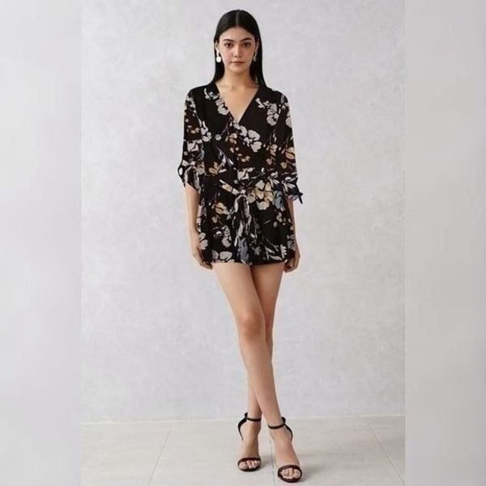 Yumi Kim Love Triangle Liz Romper Floral Faux Wrap Tie Waist Women's Small